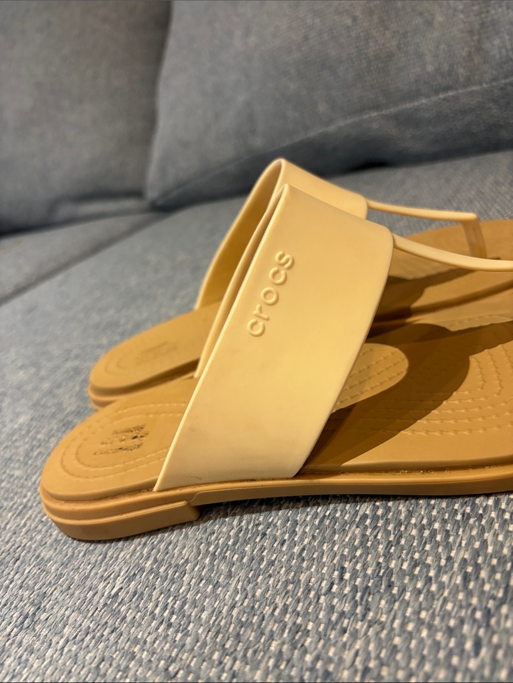 Crocs tulip flip flops! Women’s 6 - Picture 2 of 7